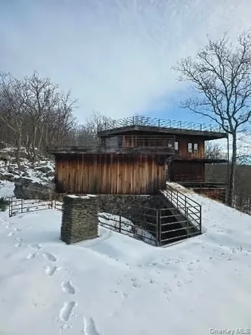 60 Woods Road Tuxedo Park NY 10987