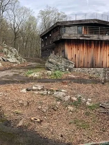 60 Woods Road Tuxedo Park NY 10987