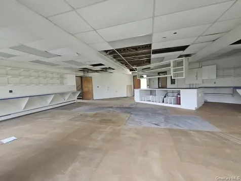 60 Woods Road Tuxedo Park NY 10987