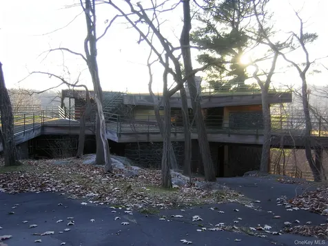 60 Woods Road Tuxedo Park NY 10987