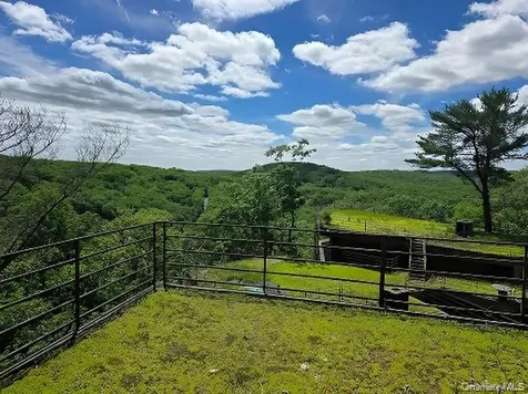 60 Woods Road Tuxedo Park NY 10987