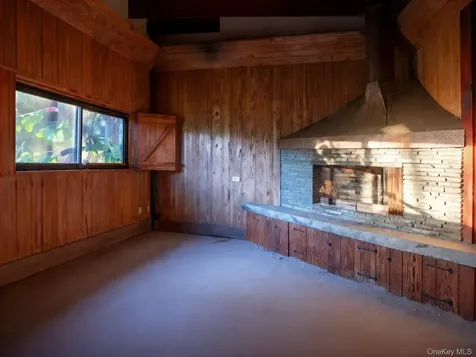 60 Woods Road Tuxedo Park NY 10987