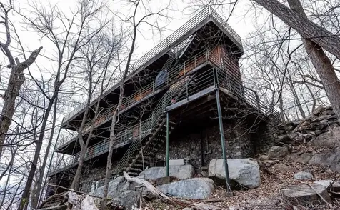 60 Woods Road Tuxedo Park NY 10987