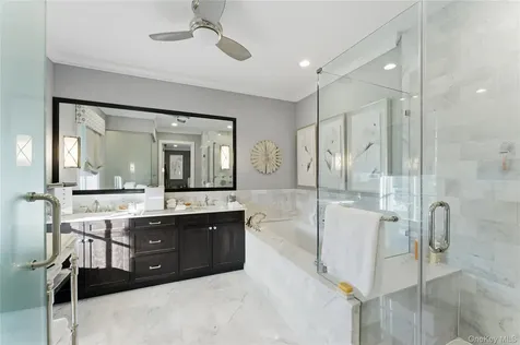 5000 Royal Court North Hills NY 11040