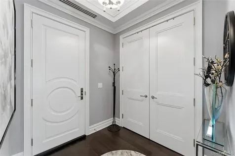 5000 Royal Court North Hills NY 11040