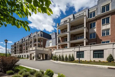 5000 Royal Court North Hills NY 11040