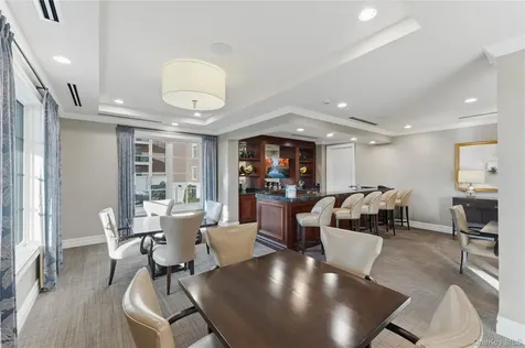 5000 Royal Court North Hills NY 11040