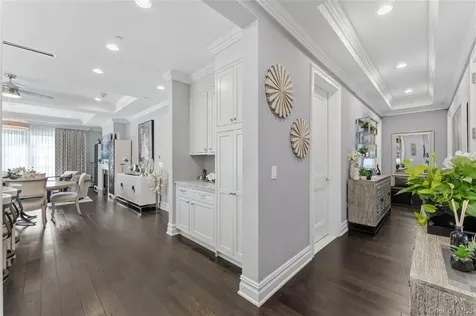 5000 Royal Court North Hills NY 11040