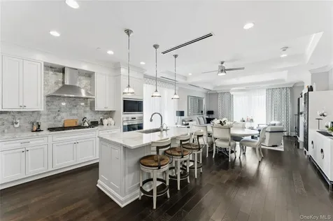 5000 Royal Court North Hills NY 11040