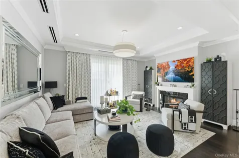 5000 Royal Court North Hills NY 11040