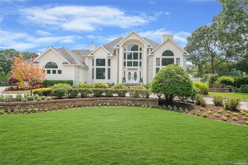 4 Mill Pond Road Hampton Bays NY 11946