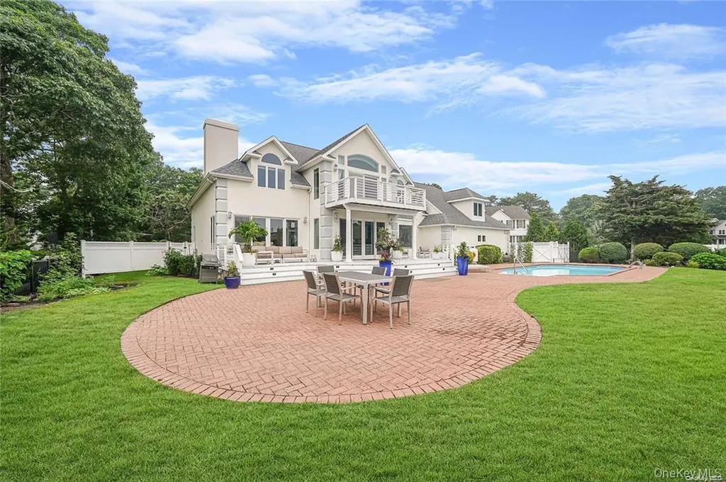 4 Mill Pond Road Hampton Bays NY 11946