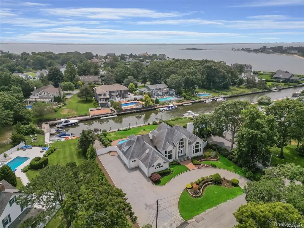4 Mill Pond Road Hampton Bays NY 11946