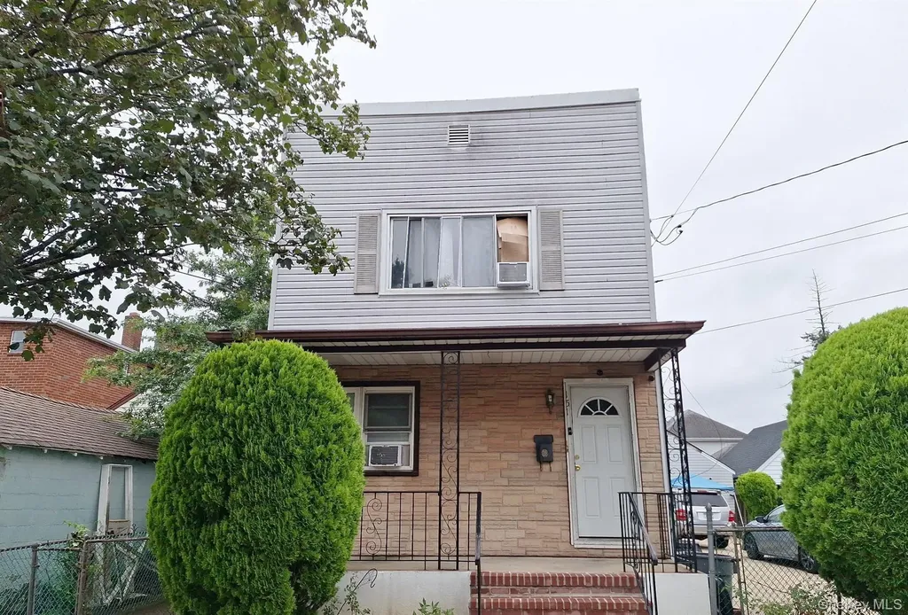 151 Lincoln Avenue Mineola NY 11501