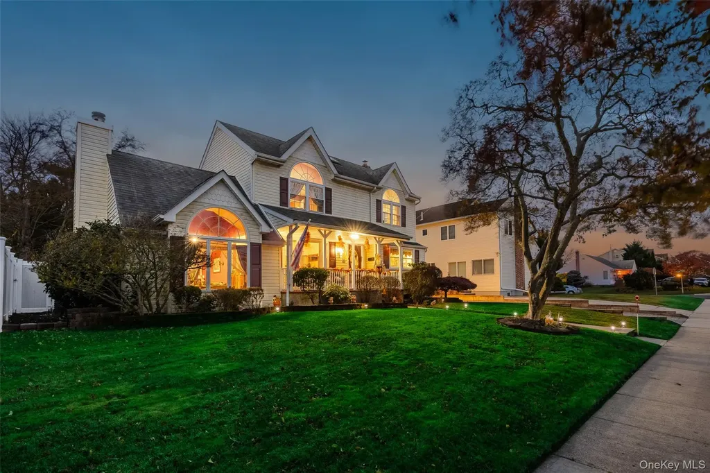 2906 Lawrence Drive Wantagh NY 11793