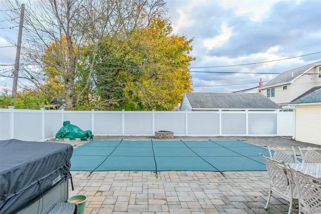 2906 Lawrence Drive Wantagh NY 11793