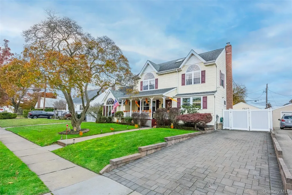 2906 Lawrence Drive Wantagh NY 11793