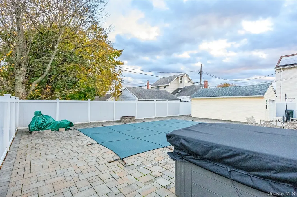 2906 Lawrence Drive Wantagh NY 11793