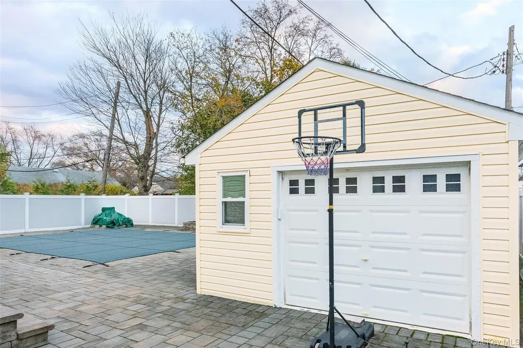 2906 Lawrence Drive Wantagh NY 11793