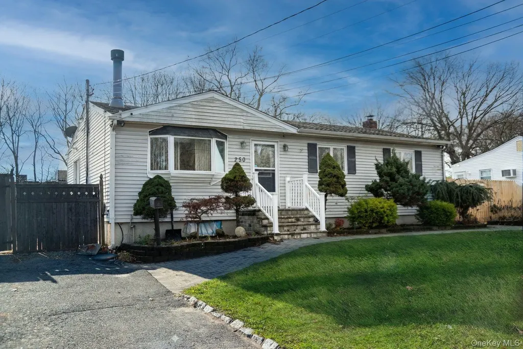 250 Spur Drive S Bay Shore NY 11706