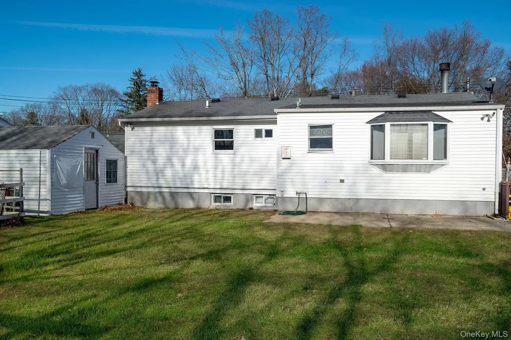 250 Spur Drive S Bay Shore NY 11706