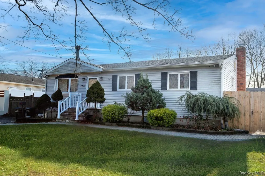 250 Spur Drive S Bay Shore NY 11706
