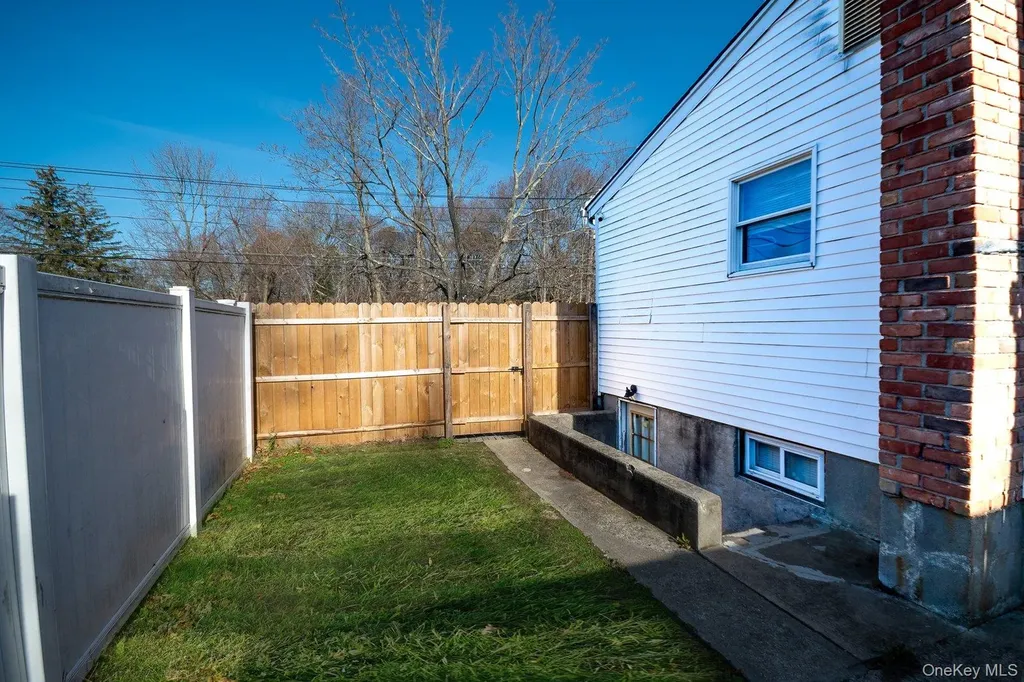 250 Spur Drive S Bay Shore NY 11706