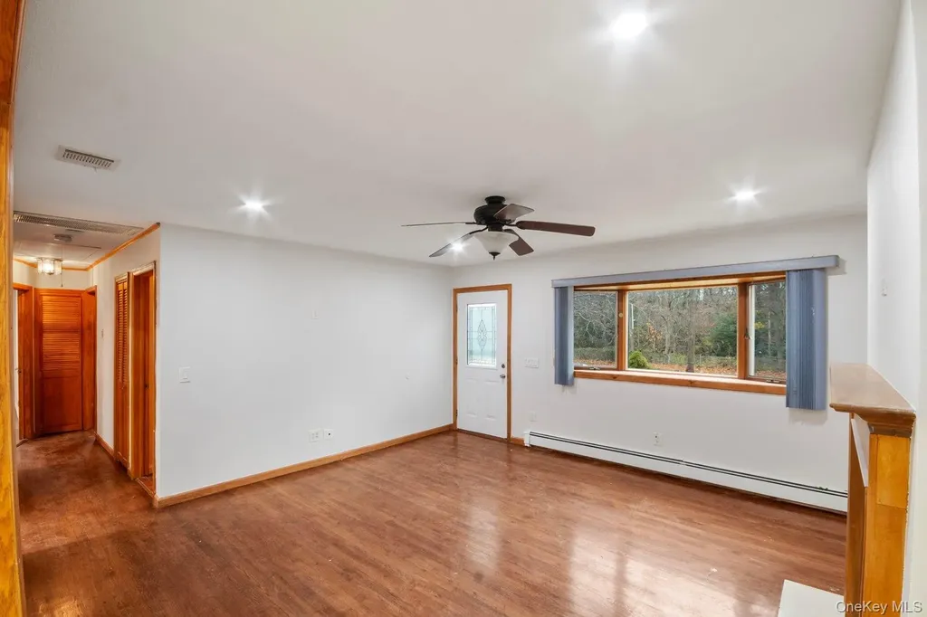 250 Spur Drive S Bay Shore NY 11706