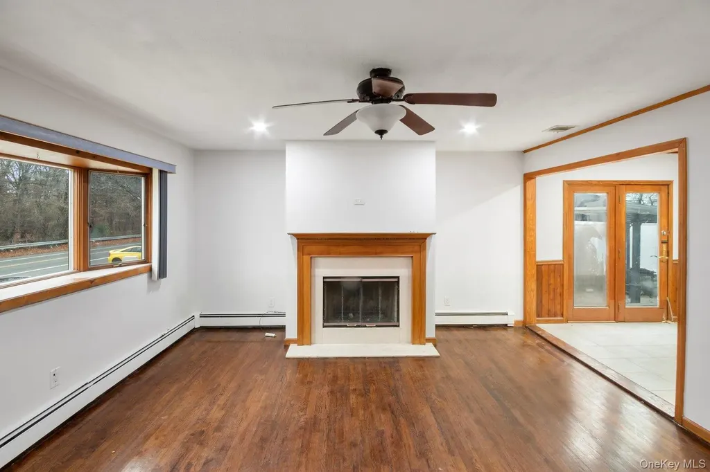 250 Spur Drive S Bay Shore NY 11706