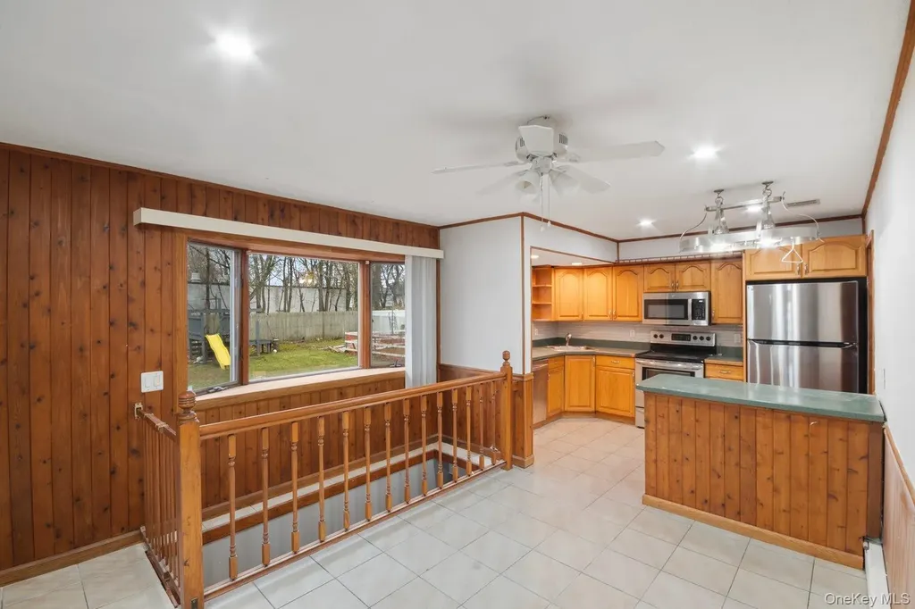 250 Spur Drive S Bay Shore NY 11706