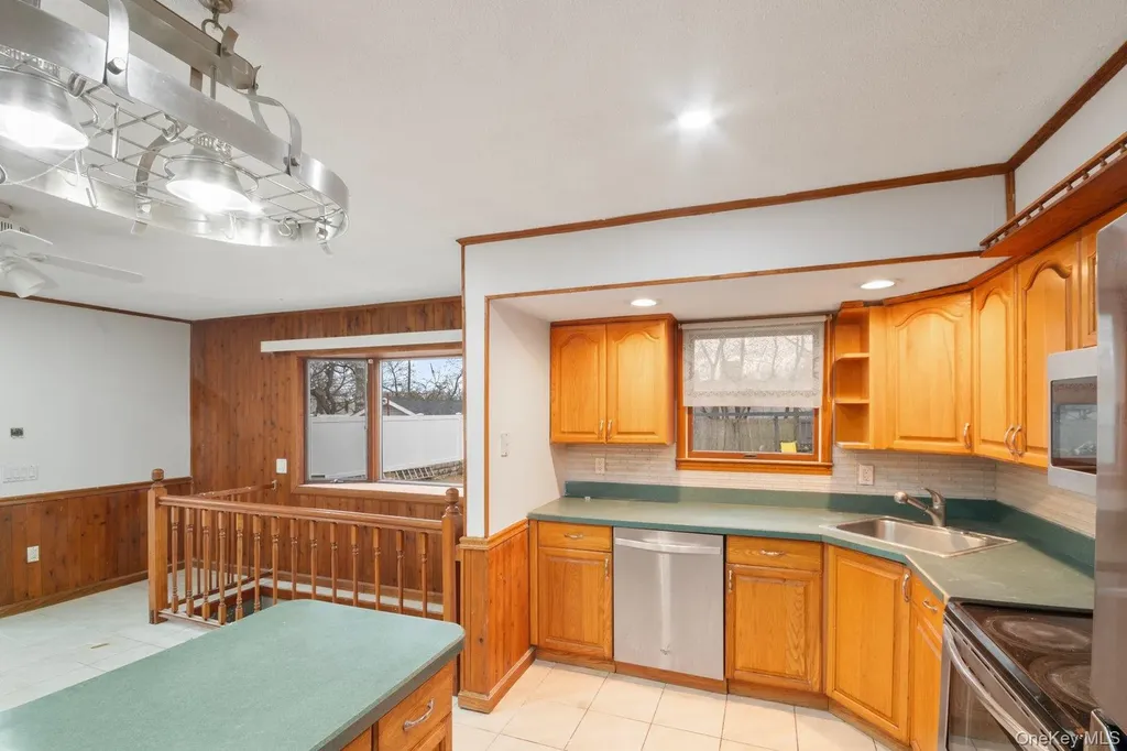 250 Spur Drive S Bay Shore NY 11706