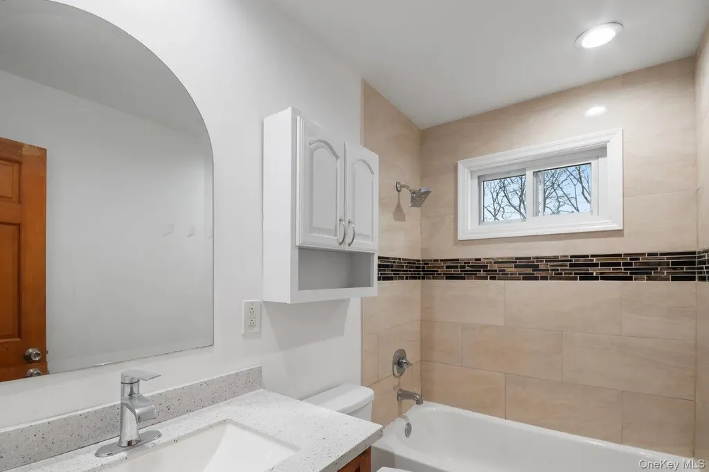 250 Spur Drive S Bay Shore NY 11706