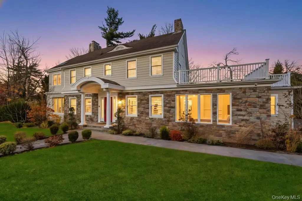 9 Sycamore Drive Great Neck NY 11021