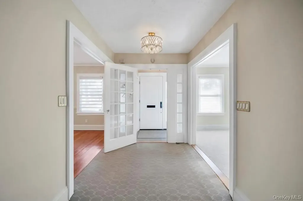 9 Sycamore Drive Great Neck NY 11021