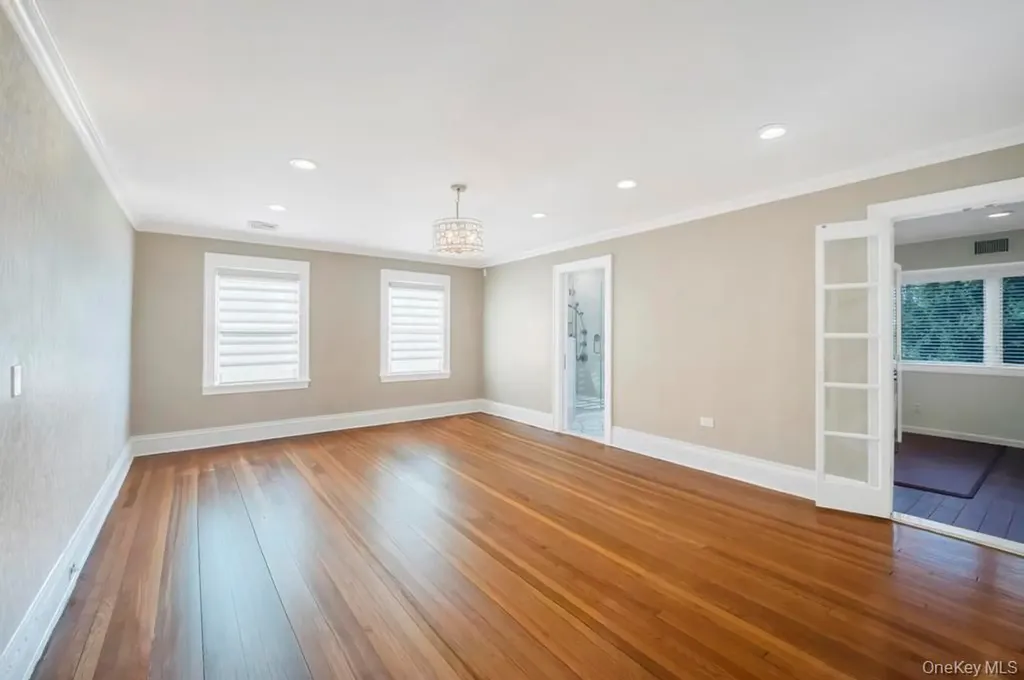 9 Sycamore Drive Great Neck NY 11021