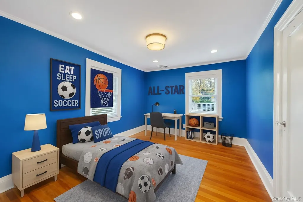 9 Sycamore Drive Great Neck NY 11021