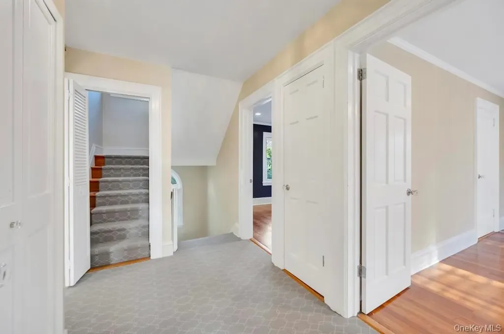 9 Sycamore Drive Great Neck NY 11021