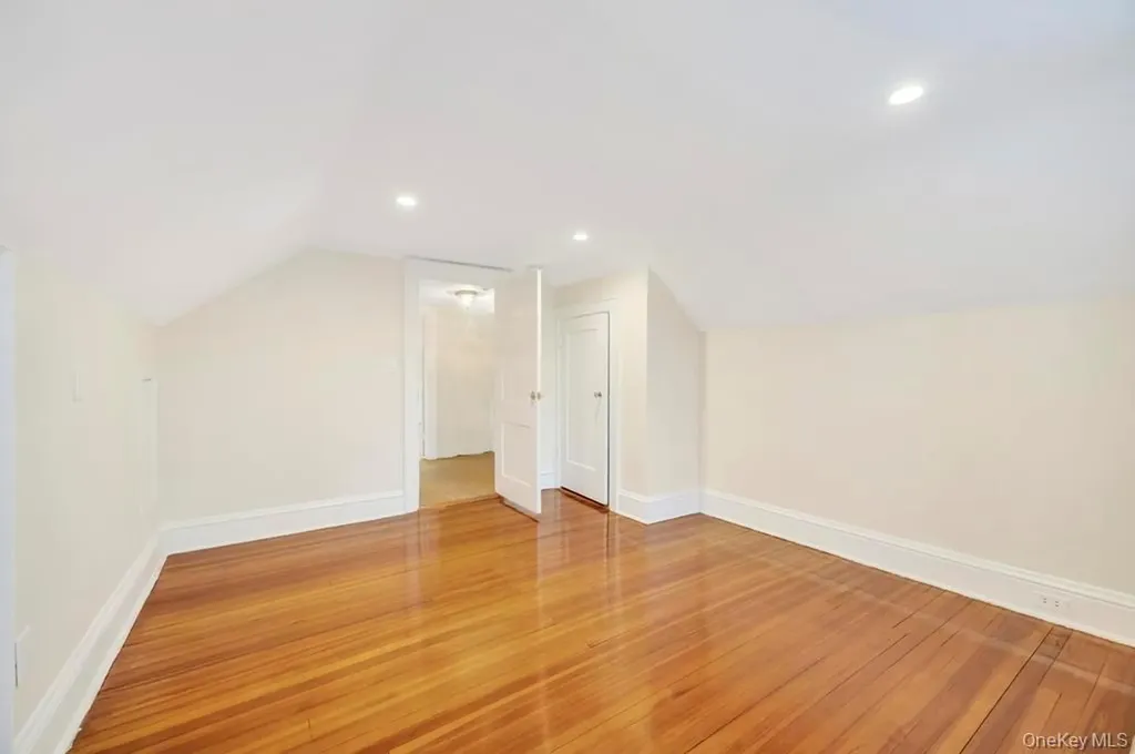 9 Sycamore Drive Great Neck NY 11021