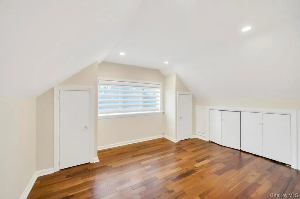 9 Sycamore Drive Great Neck NY 11021