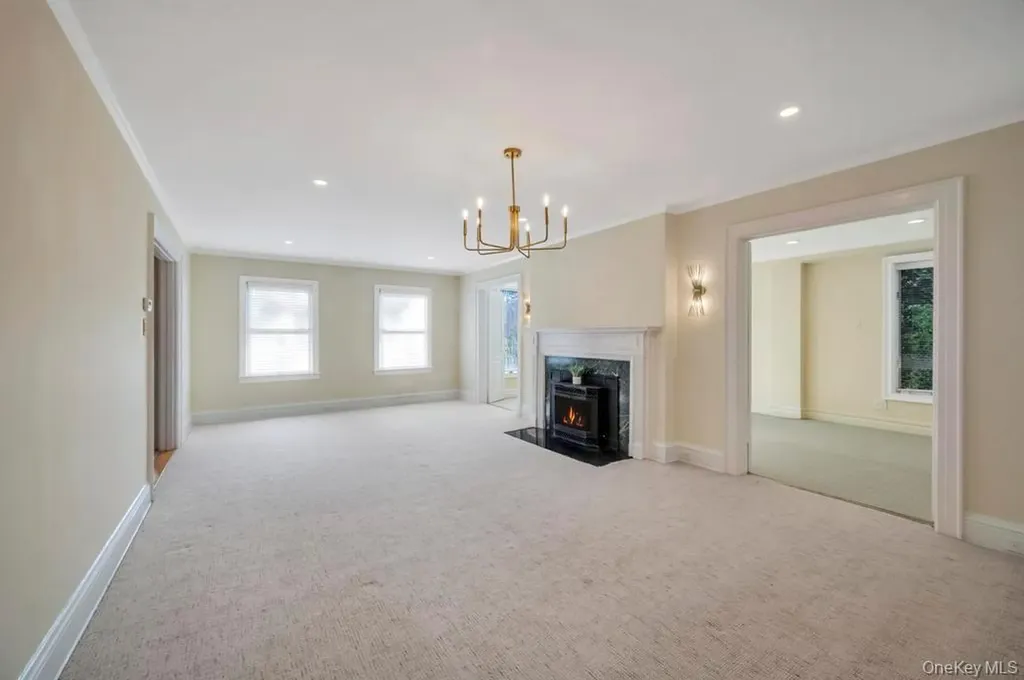 9 Sycamore Drive Great Neck NY 11021