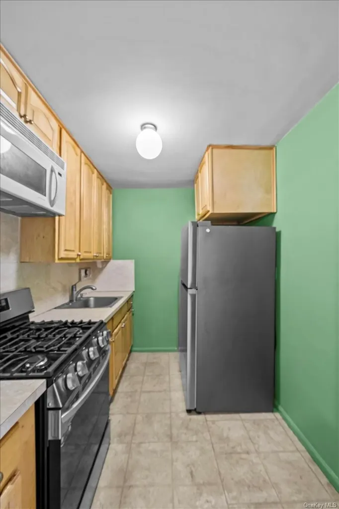 8935 155th Avenue Howard Beach NY 11414