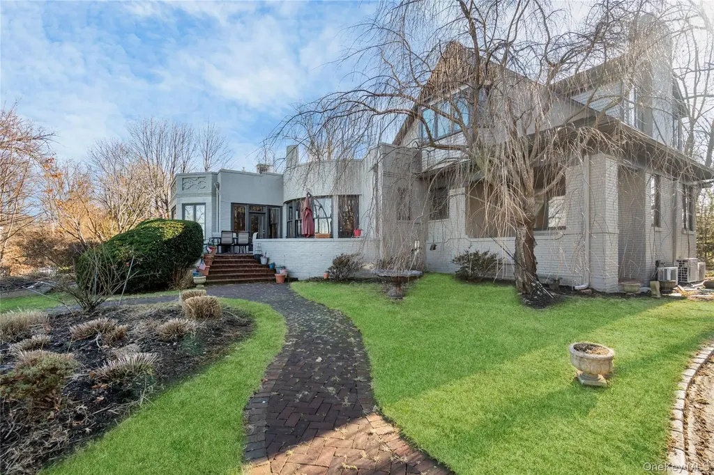5 Cedar Lane Glen Cove NY 11542