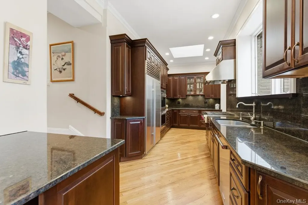 5 Cedar Lane Glen Cove NY 11542
