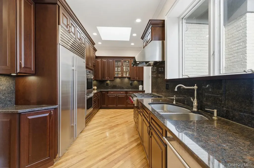 5 Cedar Lane Glen Cove NY 11542