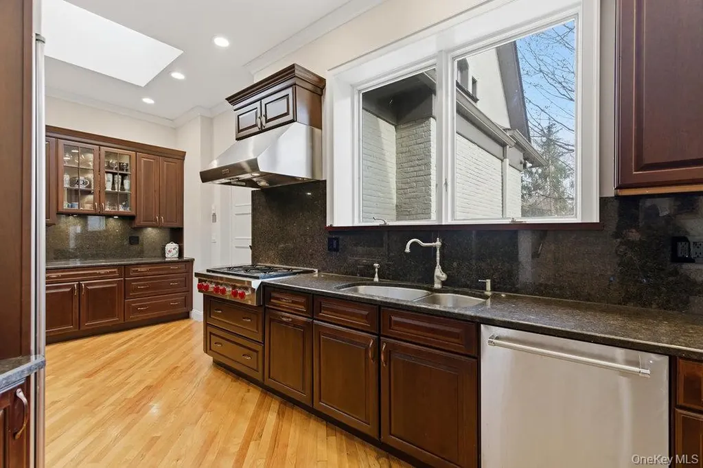 5 Cedar Lane Glen Cove NY 11542