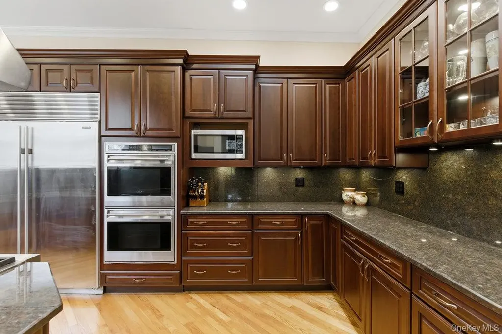 5 Cedar Lane Glen Cove NY 11542