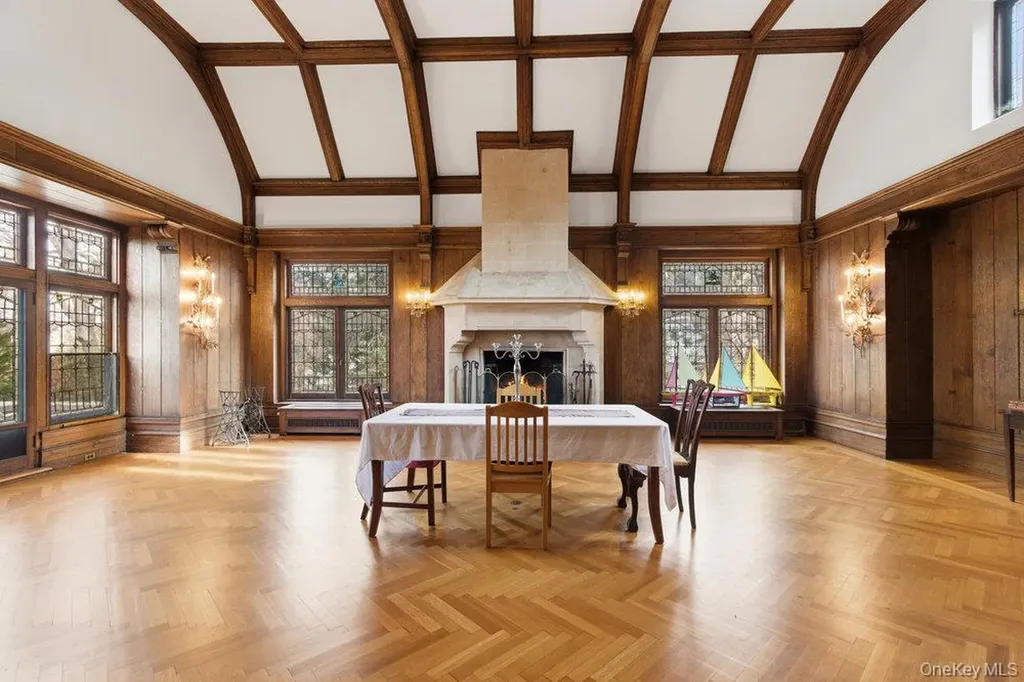 5 Cedar Lane Glen Cove NY 11542