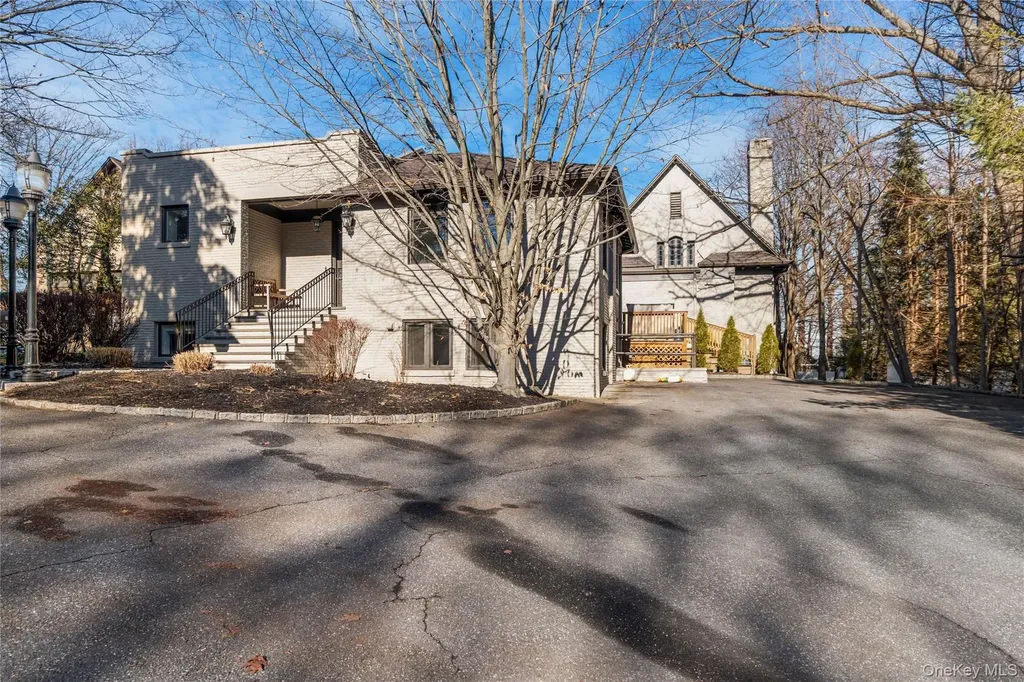 5 Cedar Lane Glen Cove NY 11542