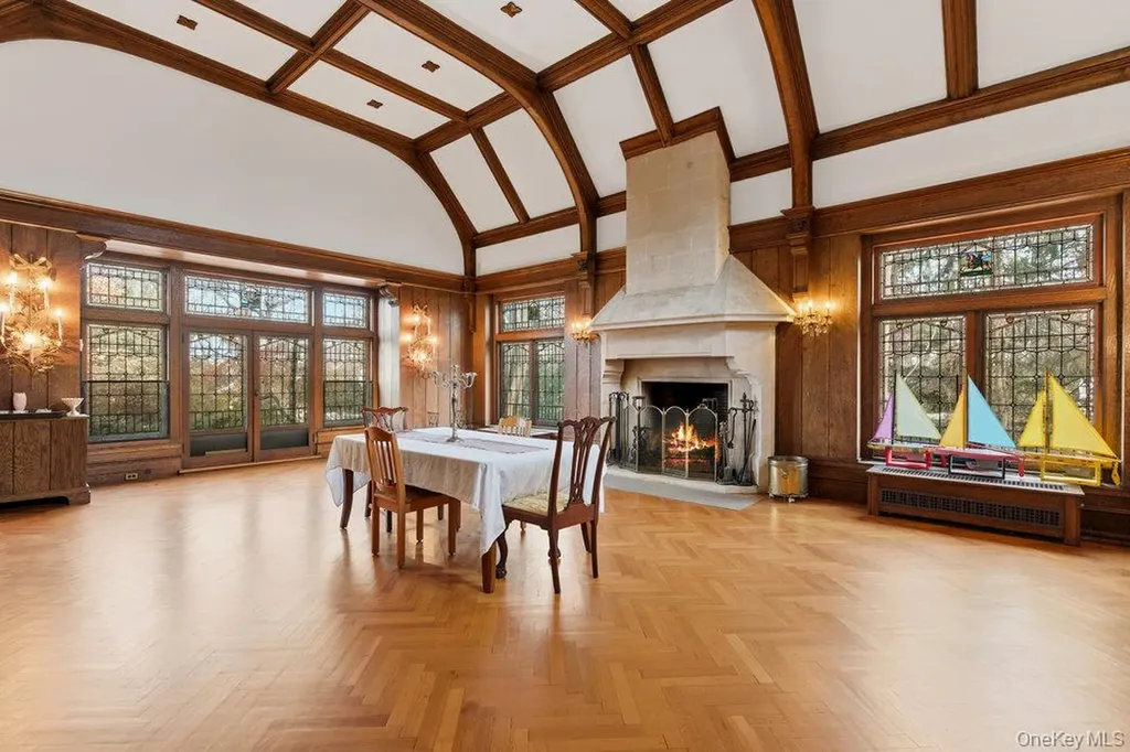 5 Cedar Lane Glen Cove NY 11542