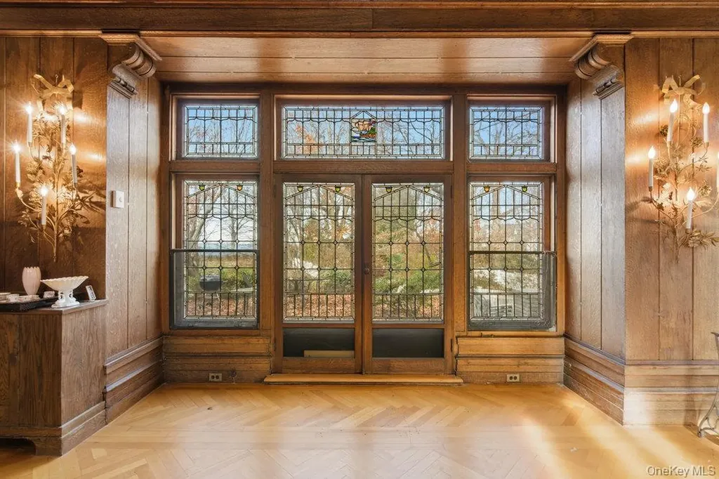 5 Cedar Lane Glen Cove NY 11542